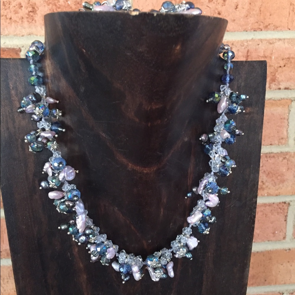 Fashionable beaded necklace and earring set